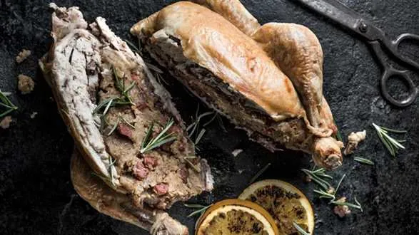 Kurczak z farszem z żytniego chleba i rozmarynem