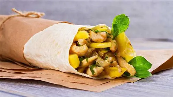 Wrapy z kurczakiem w sosie mango