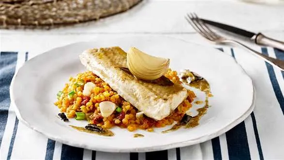 Jesiotr maślany z soczewicą i sosem grzybowym