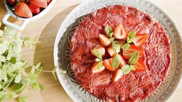 Odwrócone ciasto z truskawkami