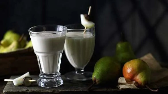 Shake z gruszką i marcepanem