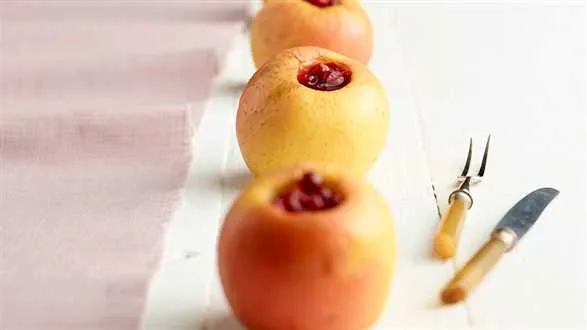 Jabłka zapiekane z żurawiną