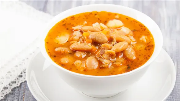 Zupa fasolowa tradycyjna