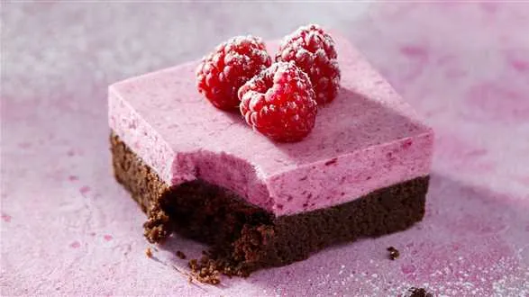 Buraczane brownie z musem malinowo-buraczanym
