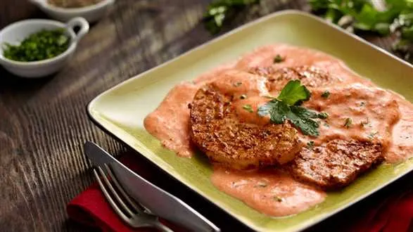 Schab w sosie paprykowym