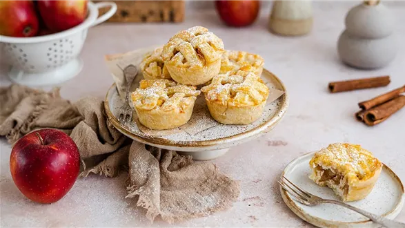 Tartaletki z waniliowym twarożkiem i jabłkami
