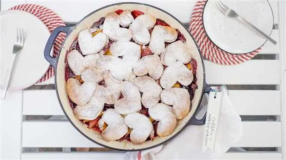 Cobbler – owoce pod kruchymi ciasteczkami