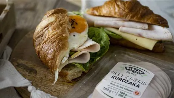 Croissanty z filetem z piersi kurczaka