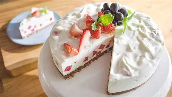 Śmietanowiec z galaretką