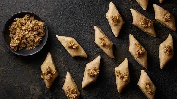 Pierogi leniwe z orzechową okrasą 