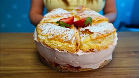 Torcik z ciasta francuskiego