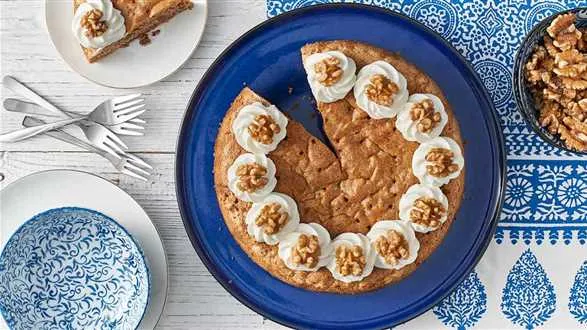 Karidopita, czyli greckie ciasto orzechowe z kremem jogurtowym