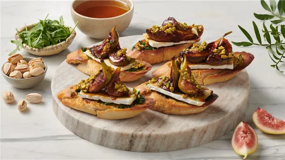 Crostini z serem Brie i smażonymi figami