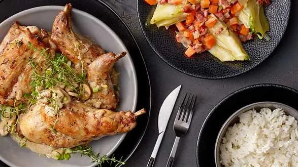 Królik duszony w sosie z pieczarkami