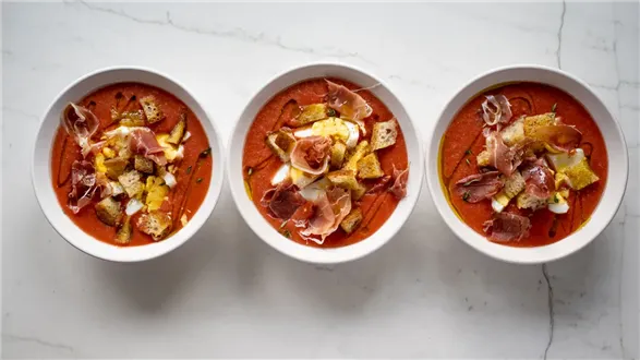 Salmorejo z szynką serrano