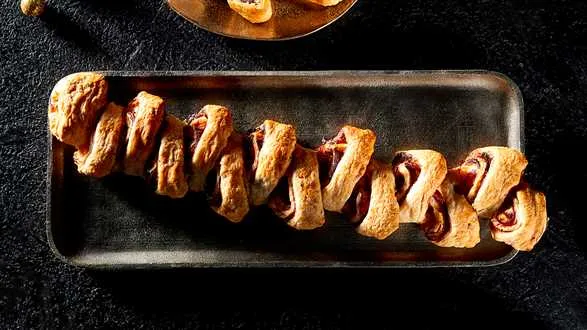 Warkocz z ciasta francuskiego z szynką