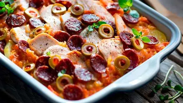 Zapiekanka z kurczakiem i chorizo