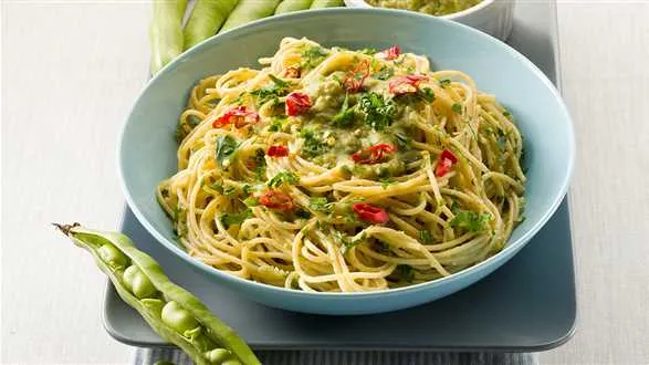 Makaron z pesto z bobu