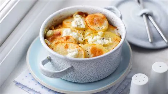 Zapiekanka ziemniaczana z cukinią i oliwkami