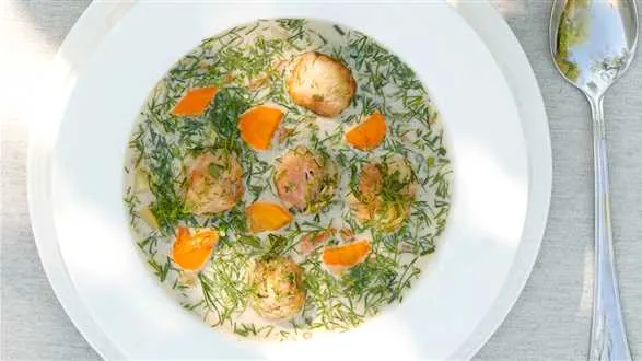 Zupa koperkowa z klopsikami drobiowymi