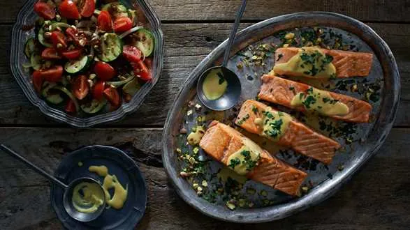 Grillowany łosoś w sosie śmietanowo – szafranowym