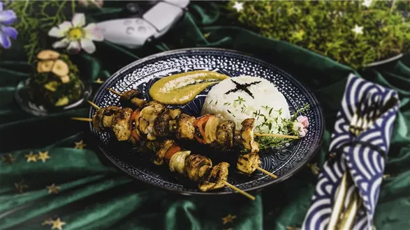 Szaszłyki grzybowo-kurczakowe z ryżem