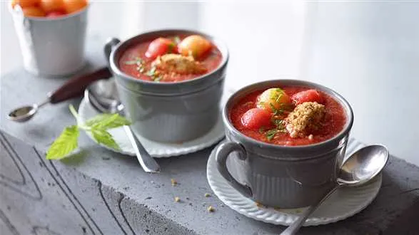 Kluski serowe z chłodnikiem z melona