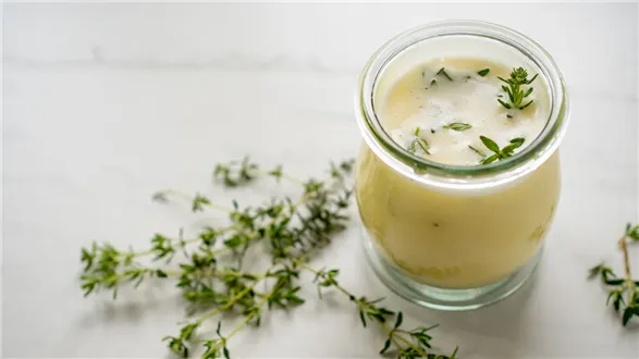 Sos maślano-cytrynowy z tymiankiem