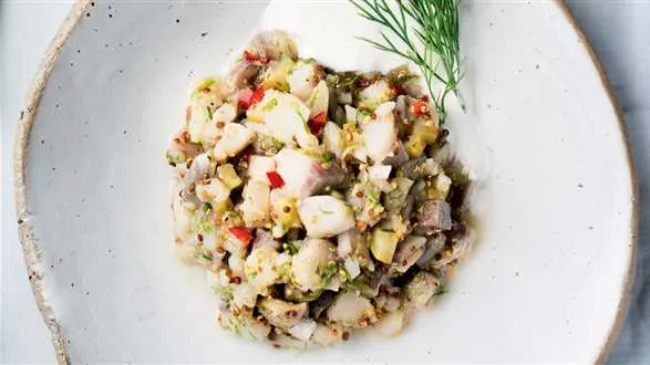 Tatar ze śledzia z musztardą francuską