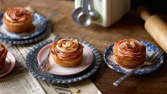 Babeczki z jabłkami w kształcie róży