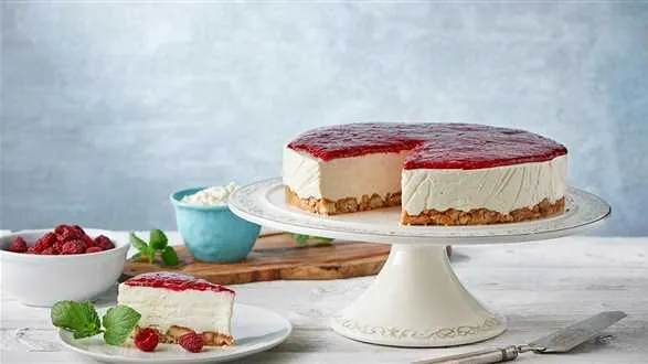 Delikatny włoski sernik z ricottą i malinami