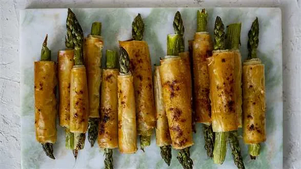 Szparagowe paluszki w cieście filo