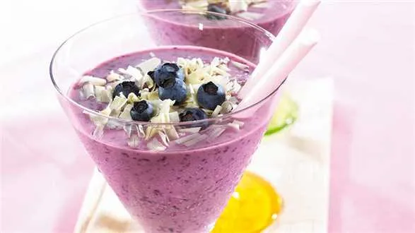 Smoothie jagodowe z lodami waniliowymi