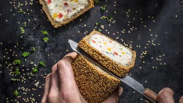 Chleb orkiszowy faszerowany pastą ziemniaczaną z ricottą