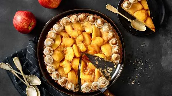 Tarta z jabłkami i kremem waniliowym