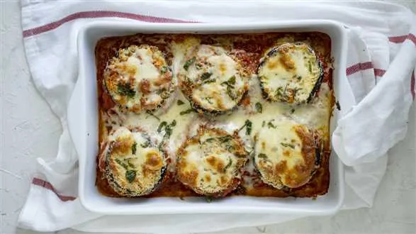 Zapiekanka z bakłażanów z mozzarellą i parmezanem