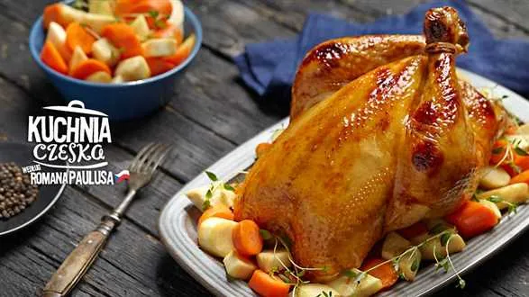 Pieczony cały kurczak bez kości z farszem z bułki