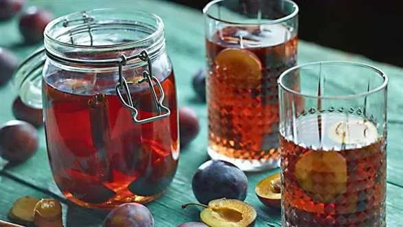 Korzenny kompot ze śliwek – przepis