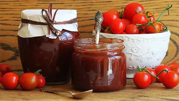 Wytrawna konfitura z pomidorów, gorczycy i papryki