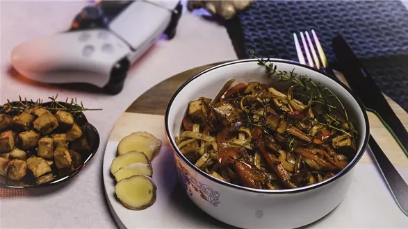 Szybki makaron chow mein z tofu i marynowanym imbirem