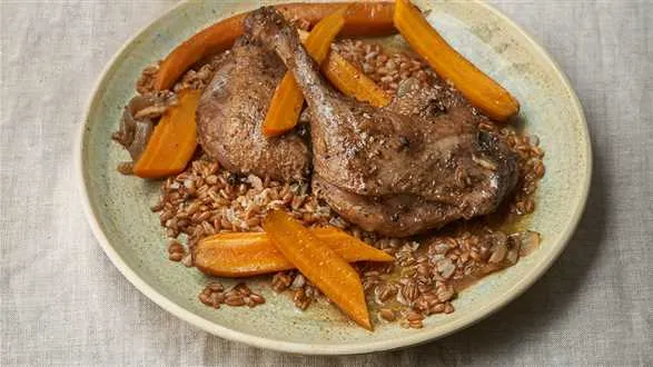 Kaczka w cydrze z goździkami i marchewką