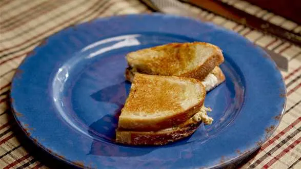 Kanapka z kurczakiem na ciepło