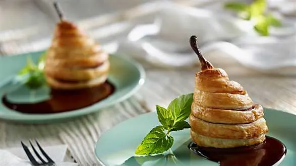 Winna gruszka zapiekana w cieście francuskim