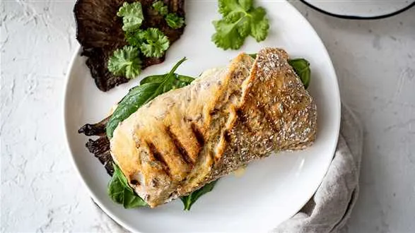 Wegańskie panini z boczniakami i sosem aioli 