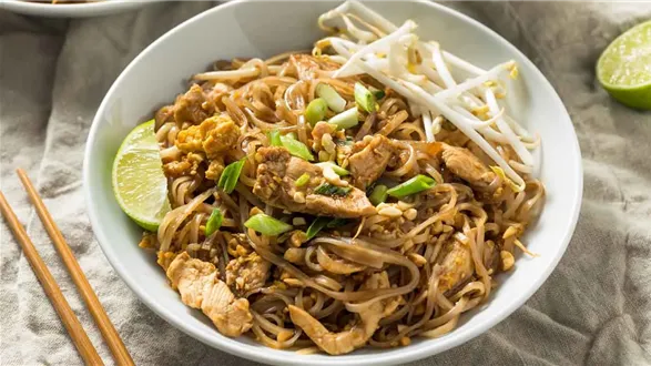 Pad thai z kurczakiem