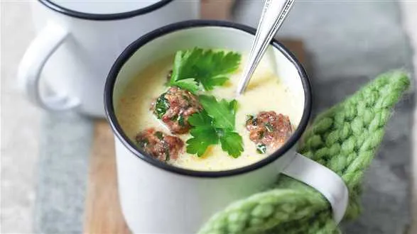 Zupa serowo-jarzynowa z klopsikami