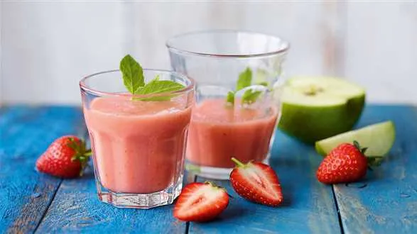Smoothie truskawkowo-jabłkowe z miętą