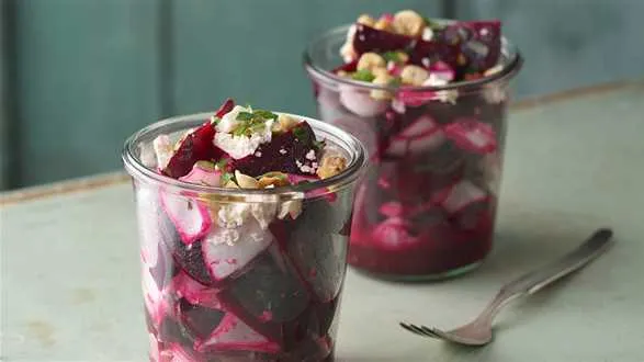 Sałatka z buraków z miętą i serem