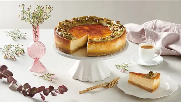 Pistacjowy sernik baskijski