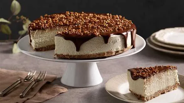 Wegański sernik na korzennym spodzie